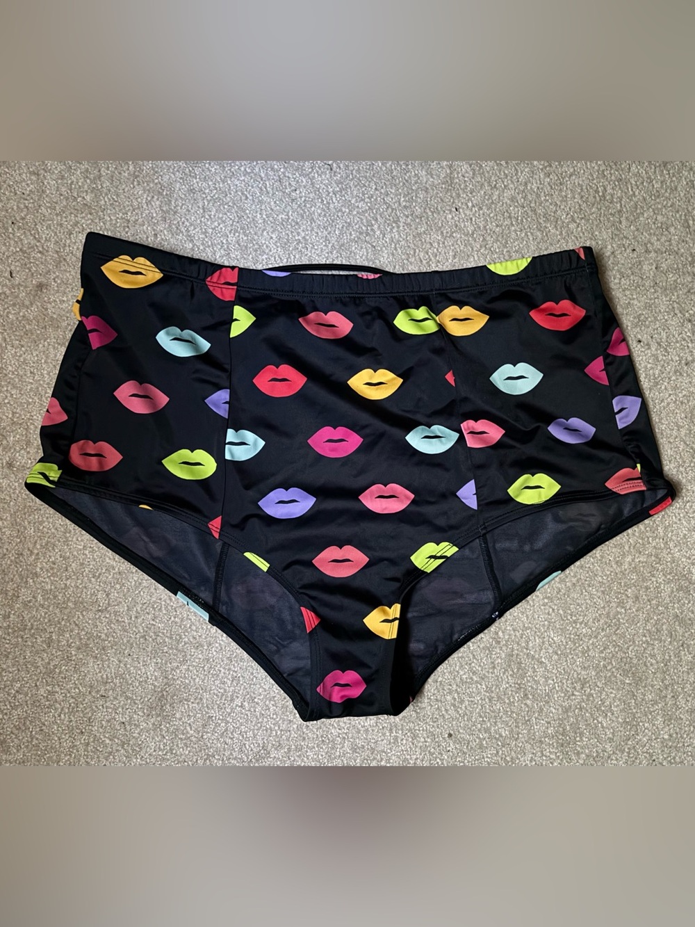 Torrid kiss lips swim bottoms 1x